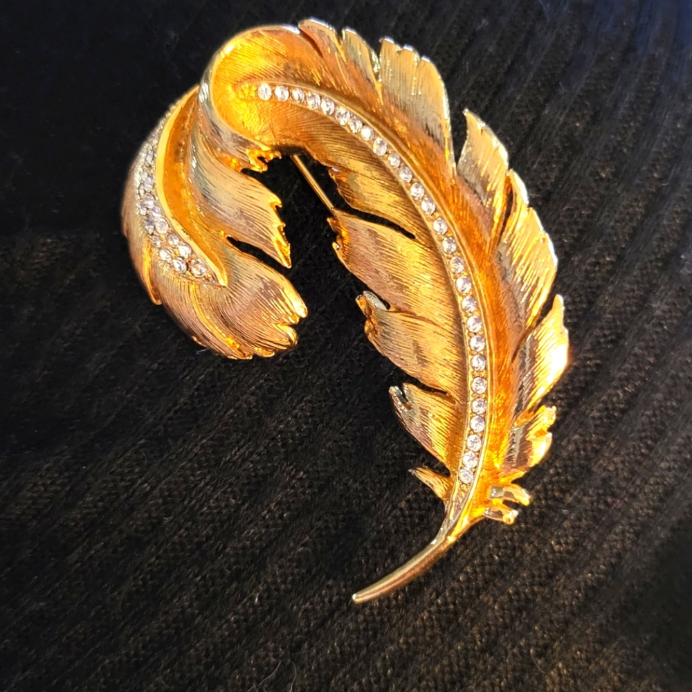 Signed M.J. ENT Gold Tone Rhinestone Feather Brooch